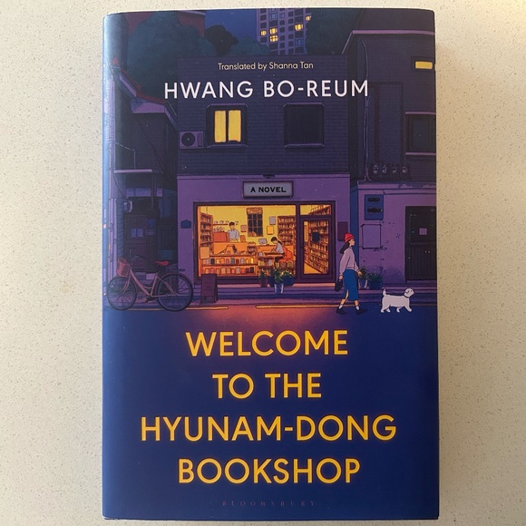Welcome to the Hyunam-dong Bookshop by Hwang Bo-Reum - Picture 1 of 2